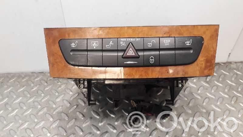 Botón interruptor de luz de peligro   A2116800552