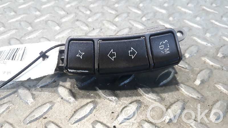 Boutons / interrupteurs volant   6911586E,0374671007