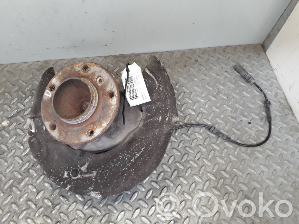 Front wheel hub spindle knuckle