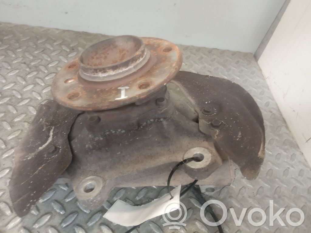 Front wheel hub spindle knuckle