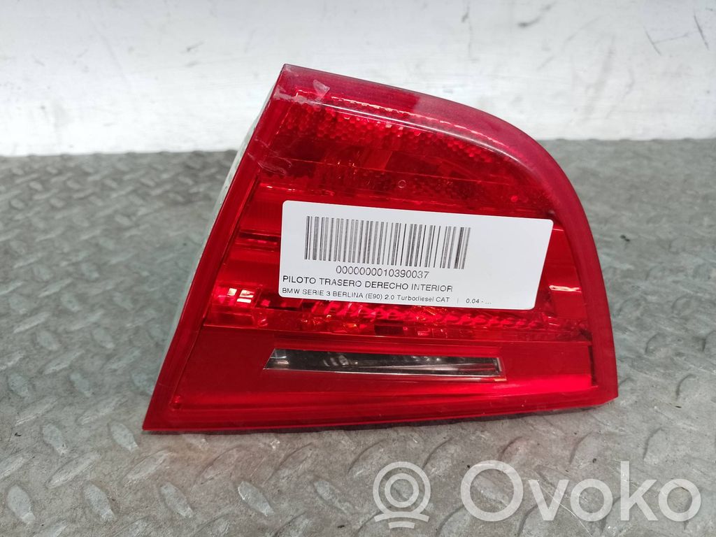BMW 3 E90 E91 Aizmugurējais lukturis pārsegā 