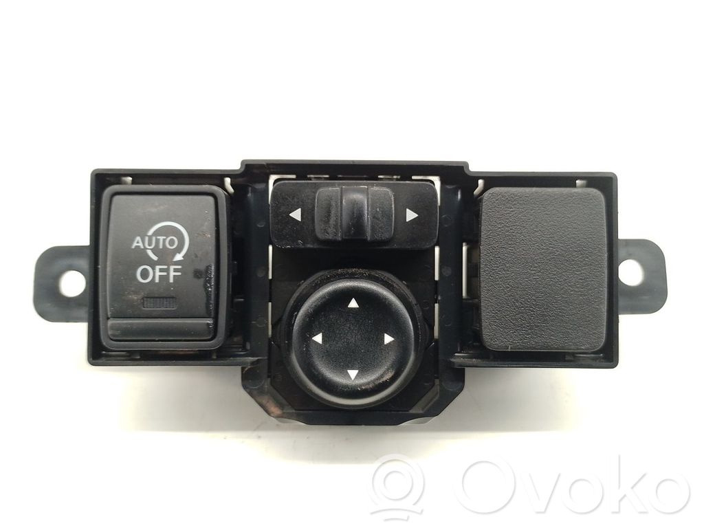 Nissan Note (E12) Wing mirror switch 