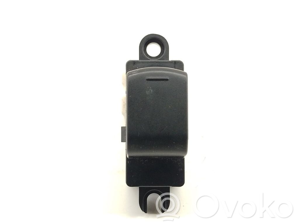 Nissan Note (E12) Electric window control switch 
