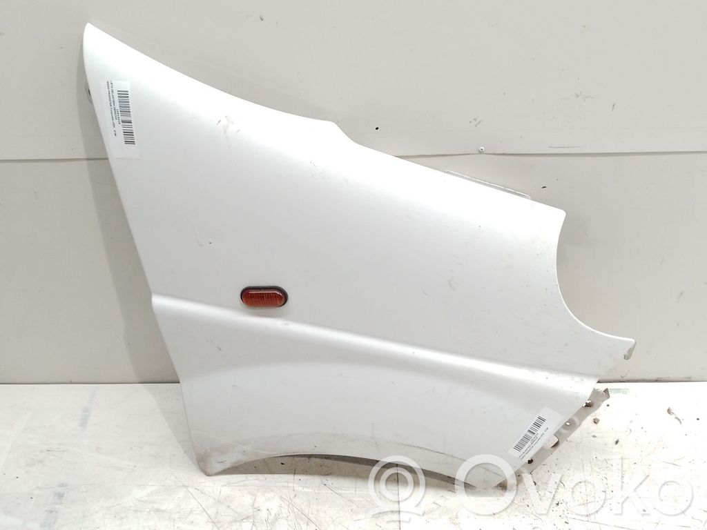 Nissan Primastar Błotnik przedni 