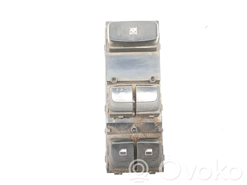 KIA Stonic Electric window control switch 