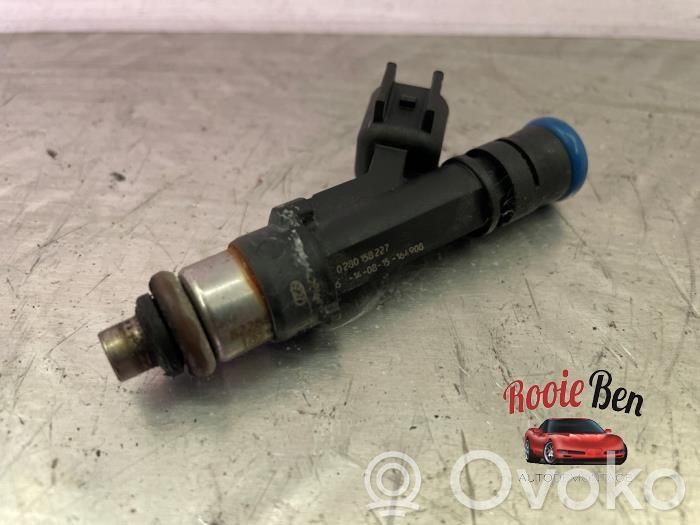 Inyector de combustible   0280158227