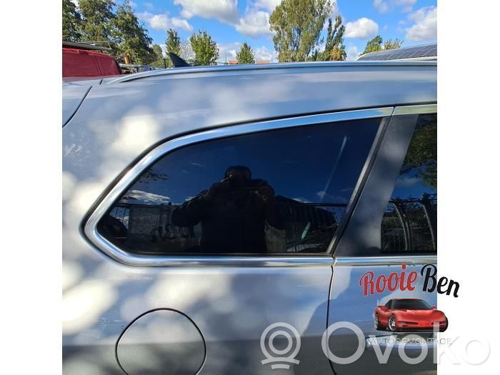 Rear side window