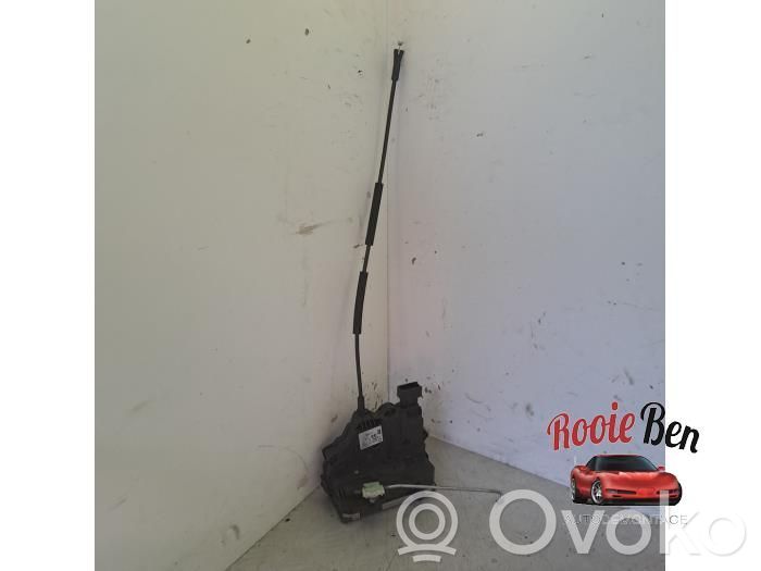 Opel Meriva B Zamek drzwi przednich 