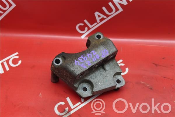 Opel Insignia B Engine mounting bracket 