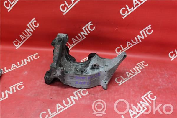 BMW 1 E81 E87 Soporte del alternador