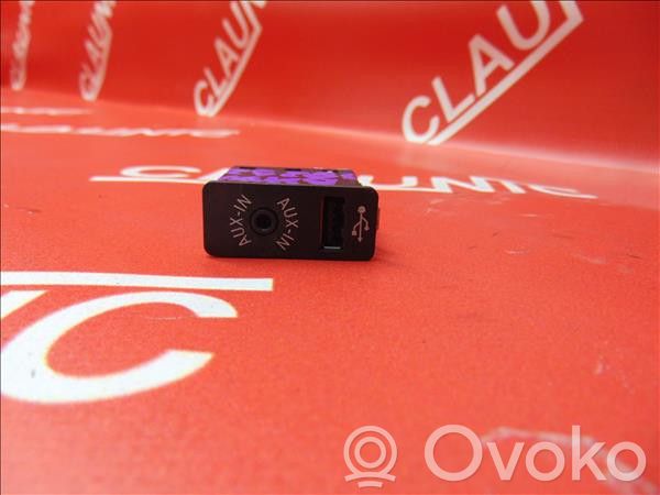 BMW X4 F26 USB socket connector