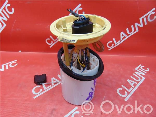 Volkswagen PASSAT B7 Pompe à carburant 