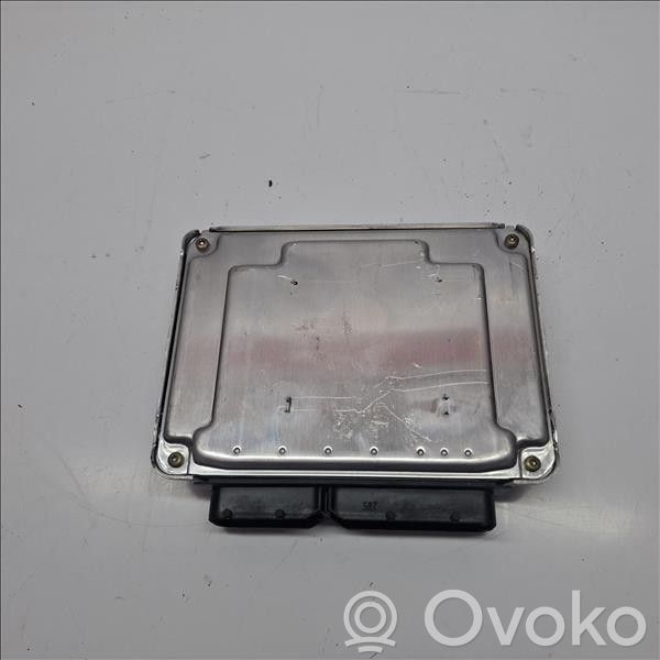 Audi A4 S4 B6 8E 8H Moottorin ohjainlaite/moduuli 