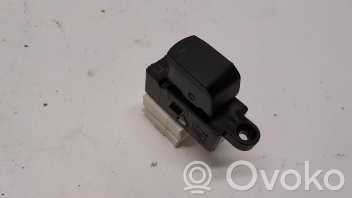 Suzuki Vitara (LY) Electric window control switch 