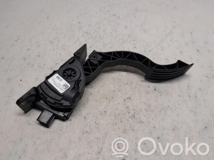 Volvo V40 Akceleratoriaus pedalas 