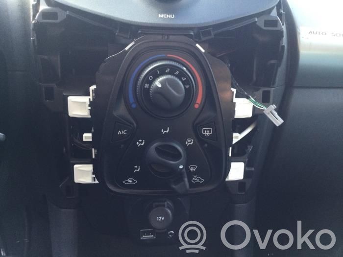 Peugeot 108 Climate control unit 
