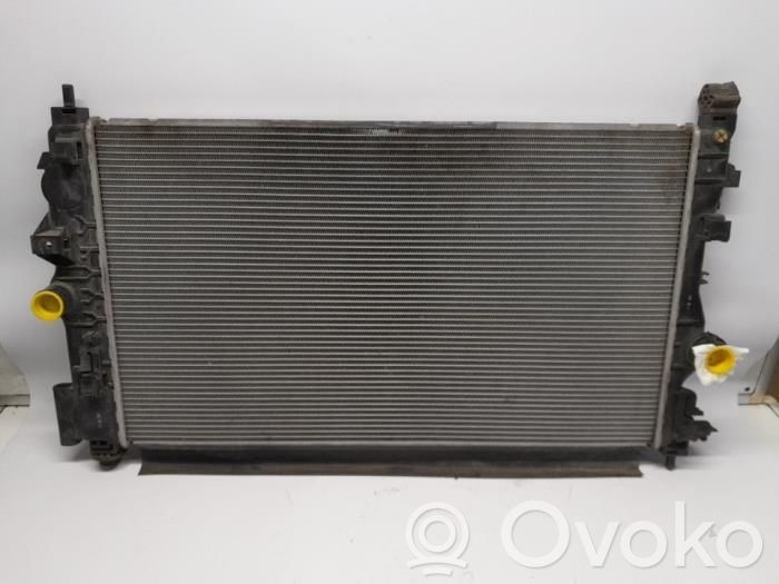 Opel Zafira B Aušinimo skysčio radiatorius 