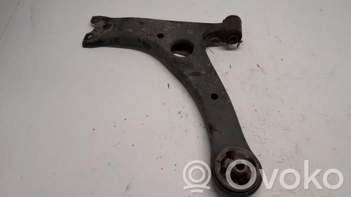 Toyota Corolla E120 E130 Basculă inferioară față 