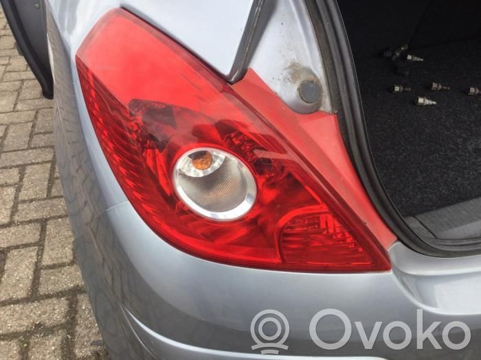 Opel Corsa D Aizmugurējais lukturis virsbūvē 