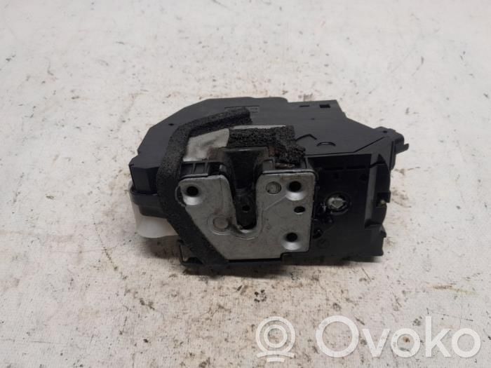 Renault Clio IV Priekšpusē slēdzene 