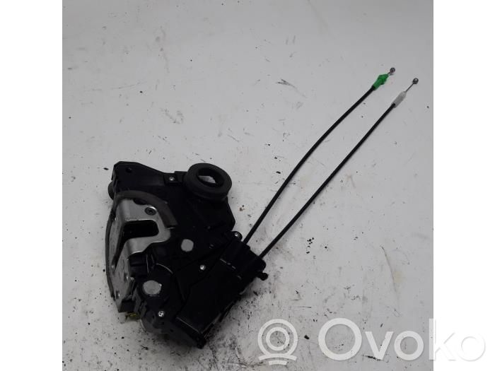 Toyota Yaris Zamek drzwi przednich 