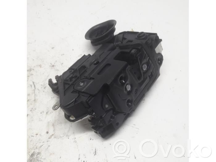 Volkswagen Golf V Rear door lock 