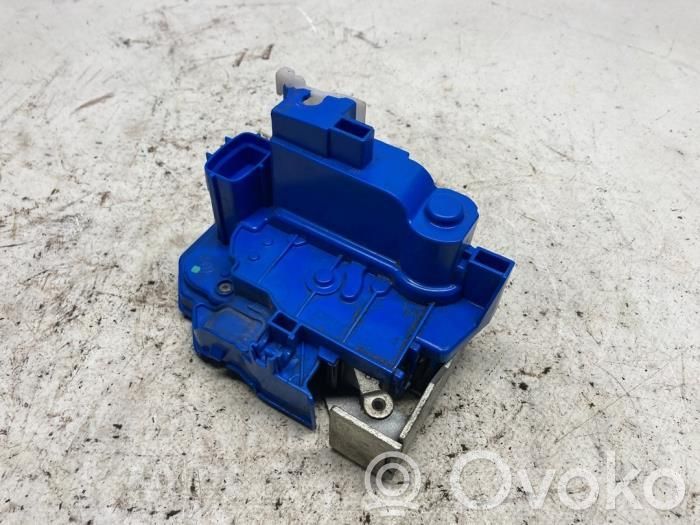 Fiat 500L Zamek drzwi przednich 