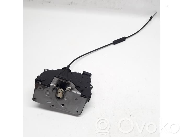 Opel Corsa D Zamek drzwi przednich 