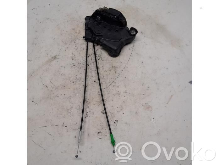 Toyota Yaris Zamek drzwi przednich 