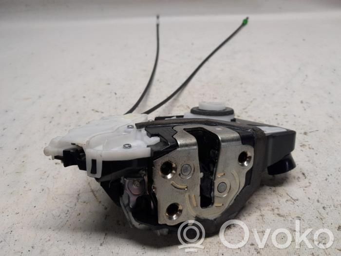Toyota Yaris Zamek drzwi przednich 