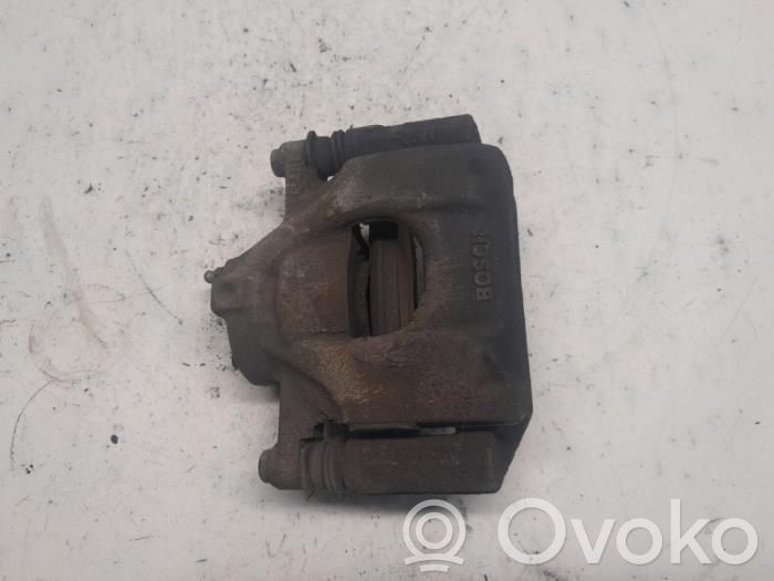 Peugeot 108 Zacisk hamulcowy przedni 