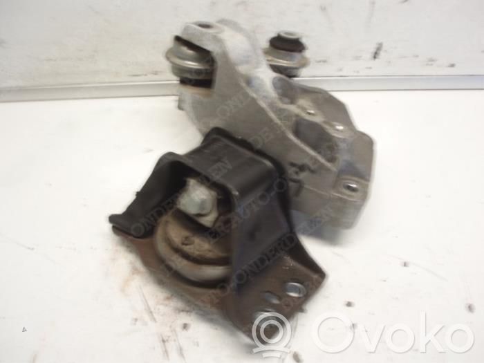Nissan Primera Engine mount bracket 
