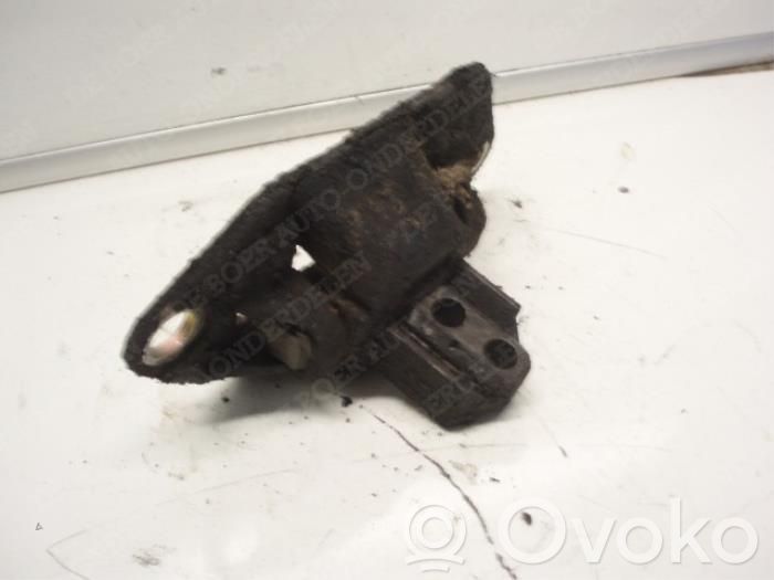 Volvo V70 Engine mount bracket 