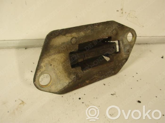 Volvo S60 Engine mount bracket 
