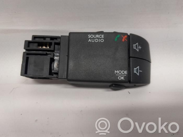 Renault Clio IV Przełącznik / Przycisk kierownicy 