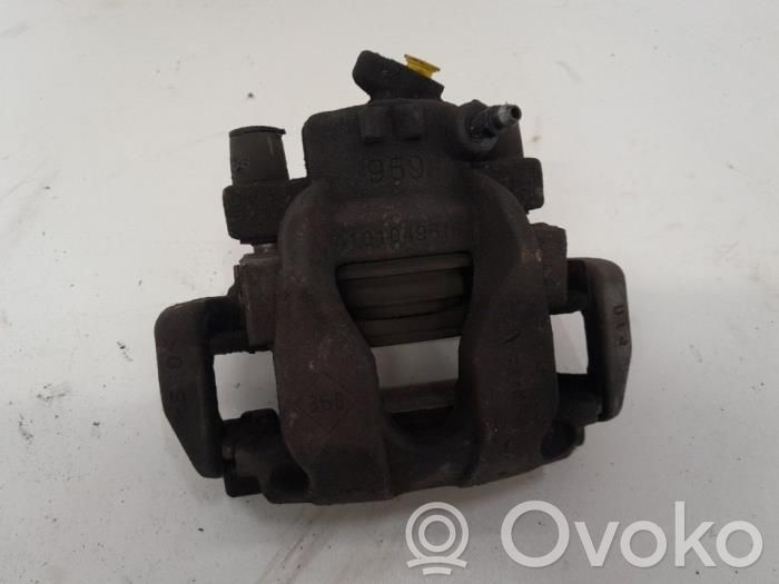 Renault Clio IV Zacisk hamulcowy przedni 