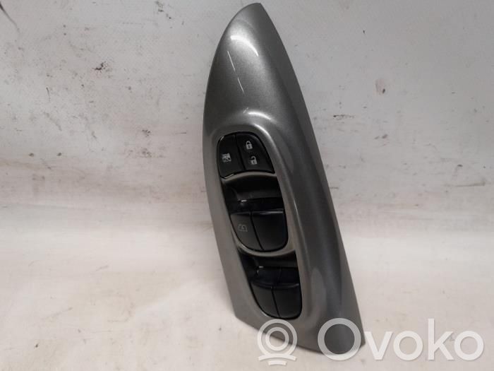 Nissan Juke I F15 Electric window control switch 