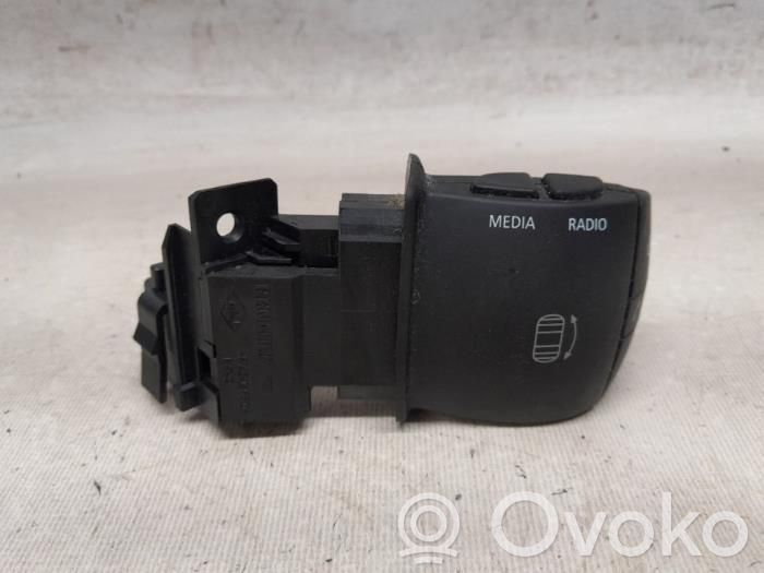 Renault Megane III Steering wheel buttons/switches 
