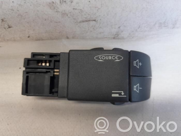 Renault Twingo II Steering wheel buttons/switches 