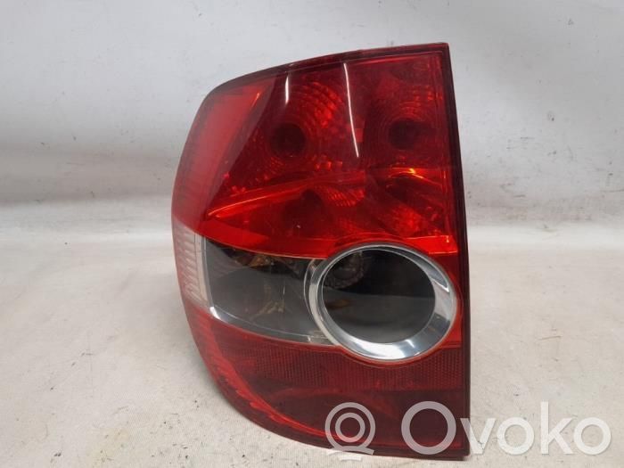 Volkswagen Fox Задний фонарь в кузове 