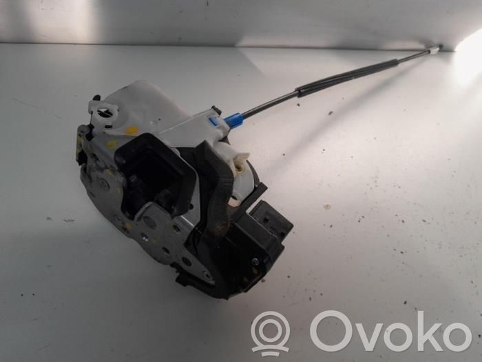 Opel Astra H Zamek drzwi przednich 