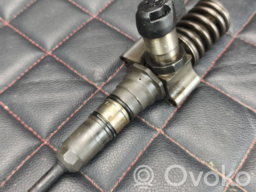 Volkswagen PASSAT B6 Polttoainesuutin 