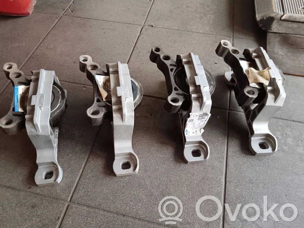 Engine mount vacuum valve   CV616F012GA