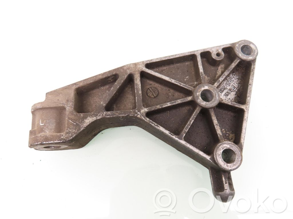 Gearbox mounting bracket   13174501,13174501