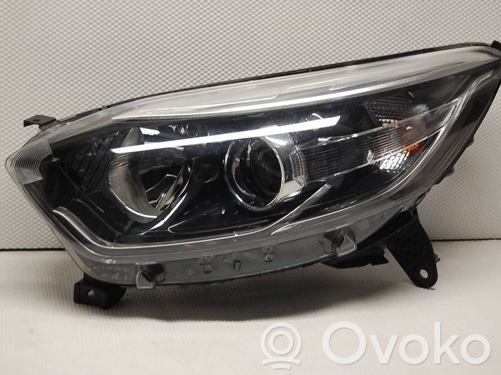 Renault Captur Lampa przednia 