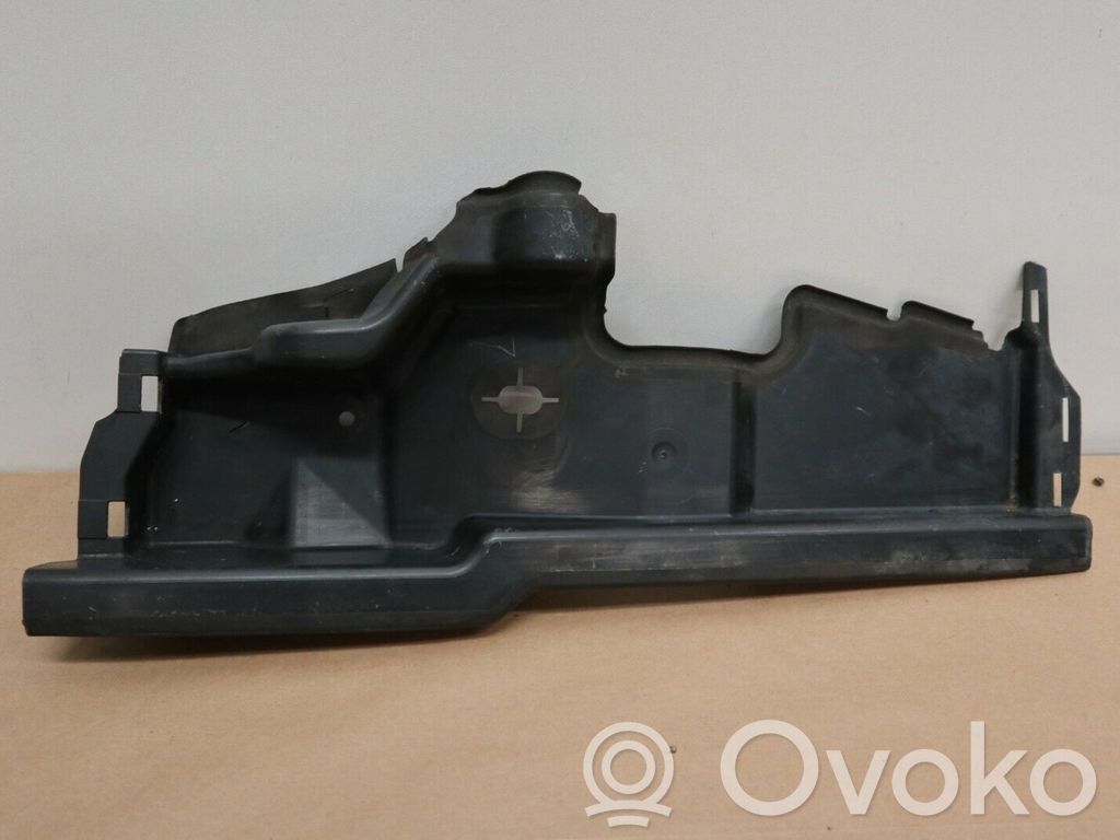 Radiator trim   7136691