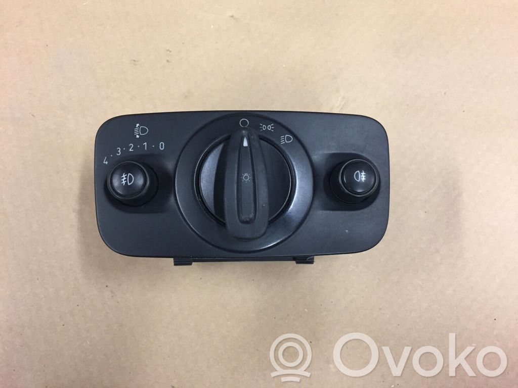 Light switch   8G9T13A024FA