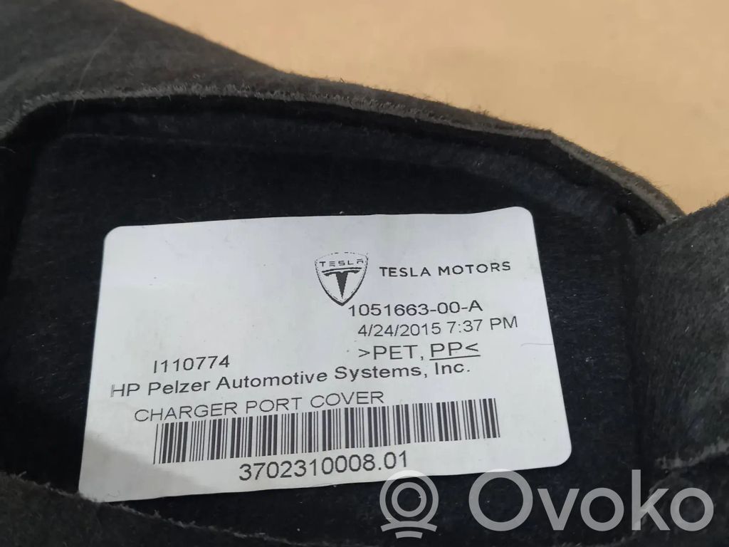 Tesla Model S Šoninis apdailos skydas 