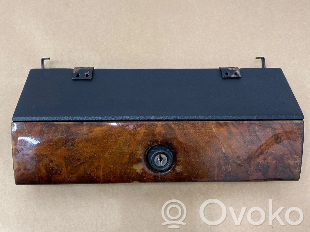Glove box