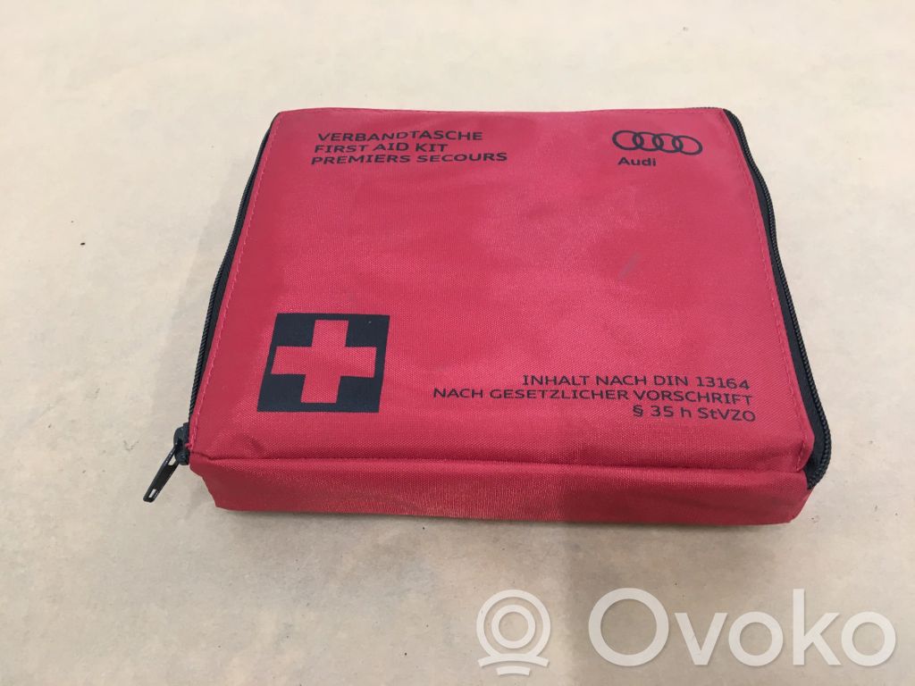 Audi A6 Allroad C7 First aid kit 